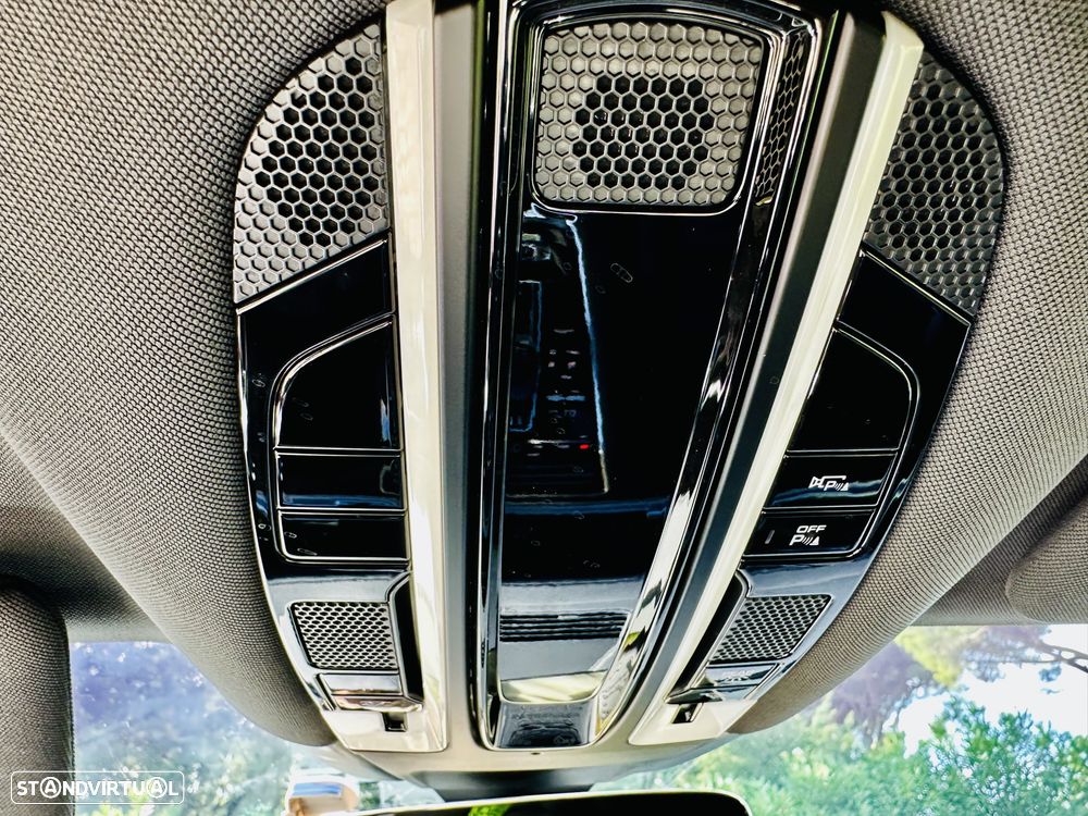 Porsche Panamera 4 Edition 10 Anos - 29