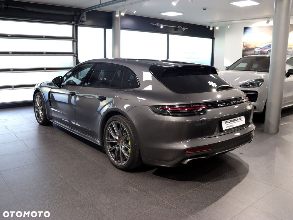 Porsche Panamera 4 E-Hybrid - 3