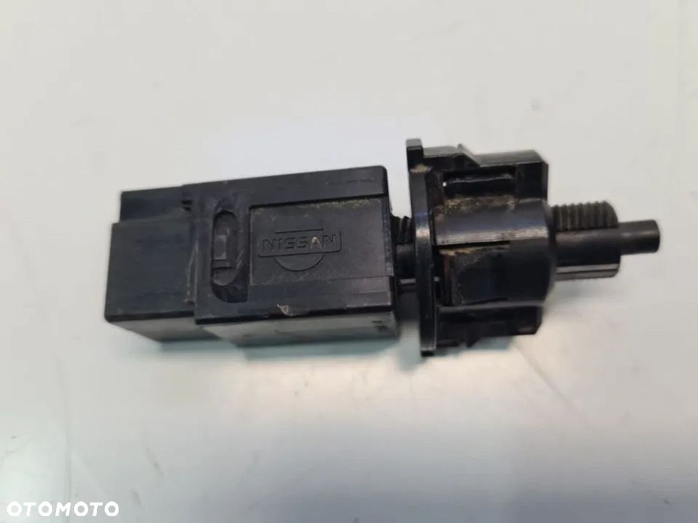 Czujnik pedału hamulca świateł stopu Nissan NAVARA D40 2.5DCI - 3