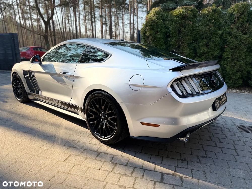 Ford Mustang - 4