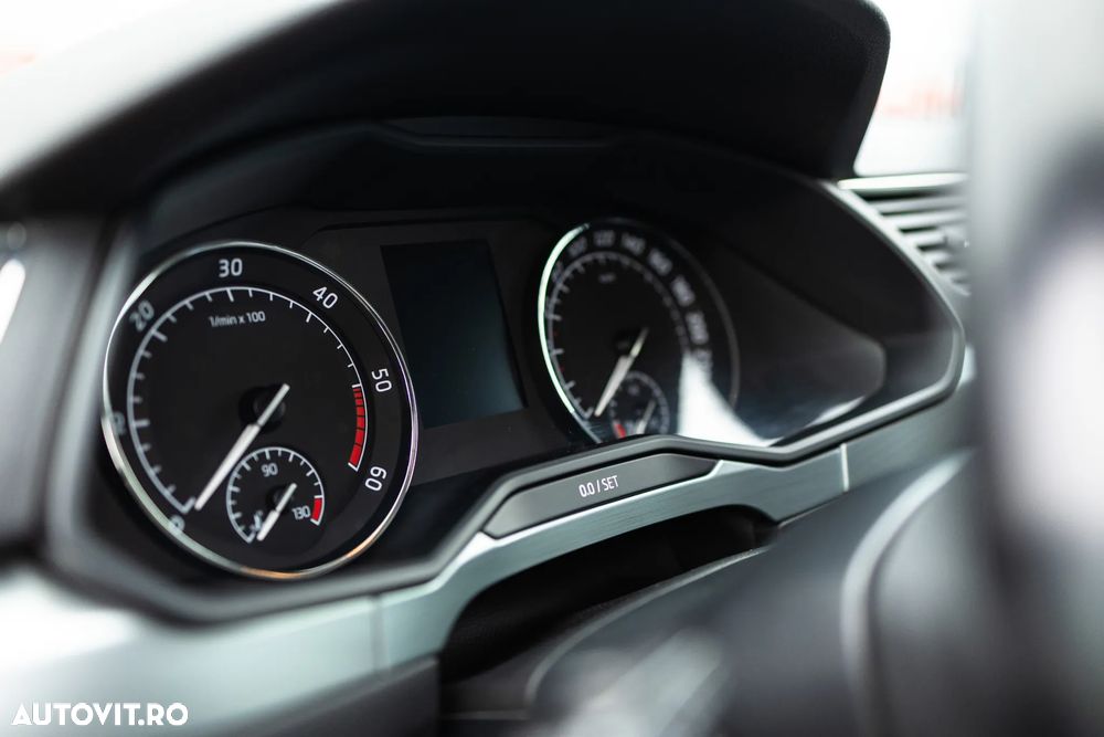 Skoda Superb 2.0 TDI DSG Ambition - 21