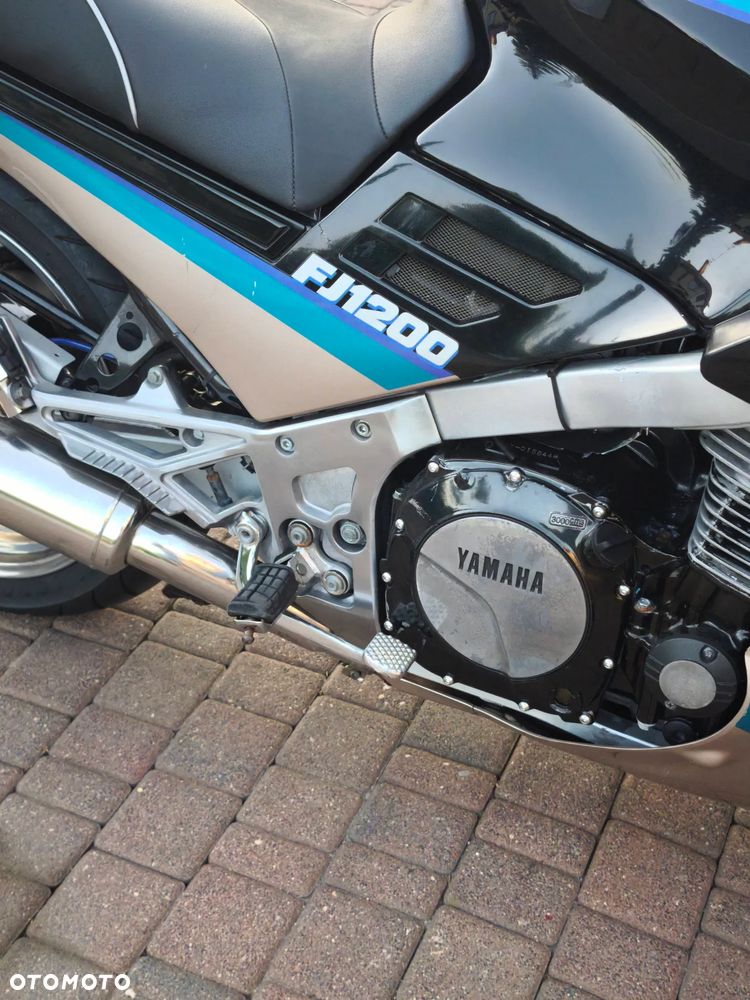 Yamaha FJ - 23
