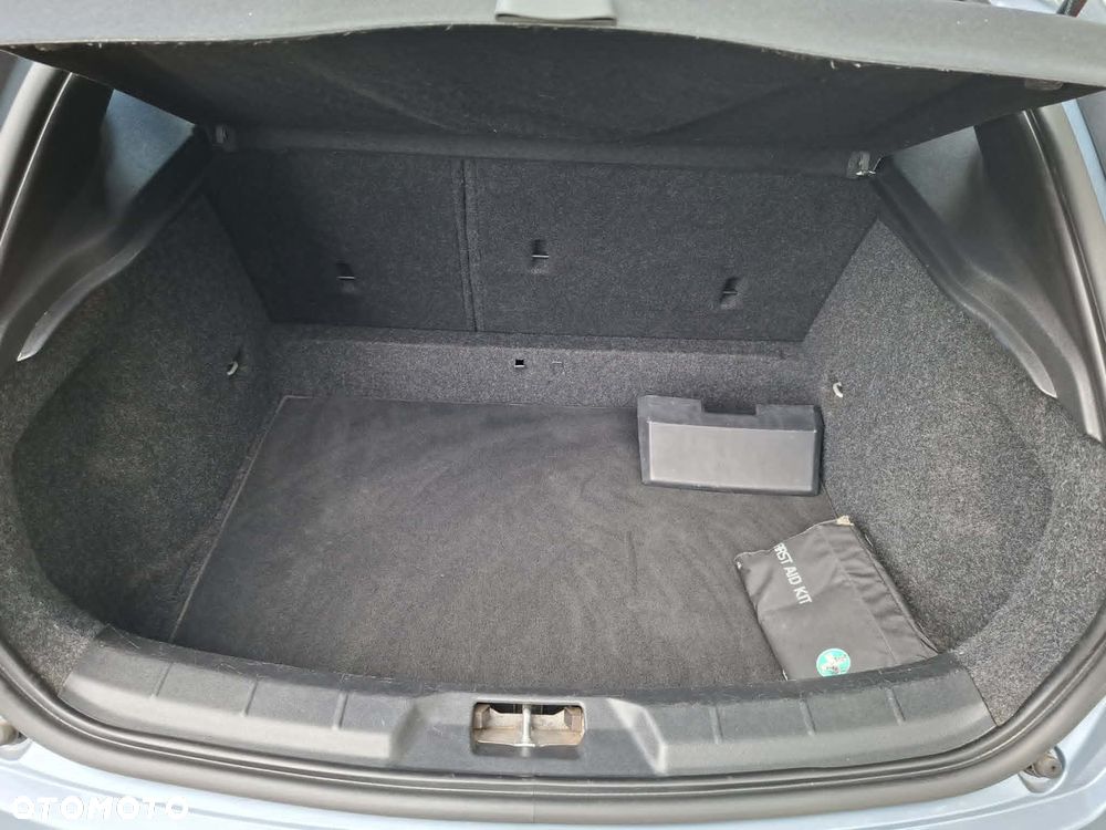 Volvo V40 T2 Momentum - 13