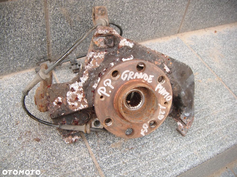 fiat grande punto 1.2 05r piasta- zwrotnica prawy przód - 1