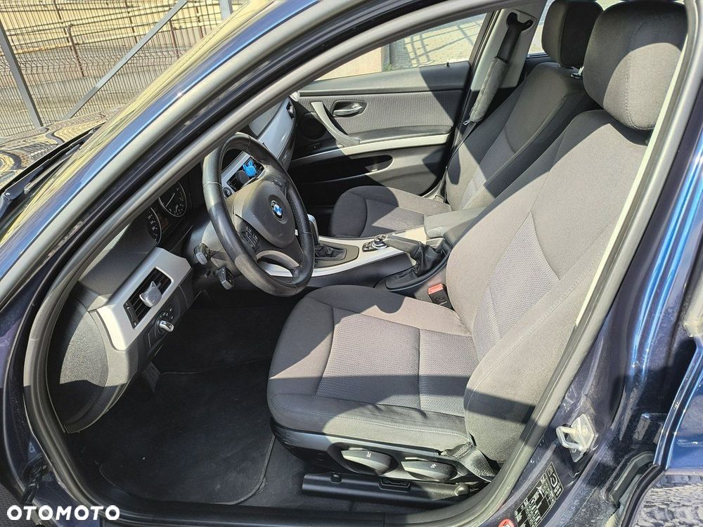 BMW Seria 3 318i - 10