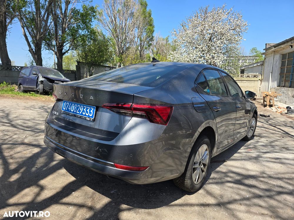 Skoda Octavia Combi 2.0 TDI DSG Ambition - 4