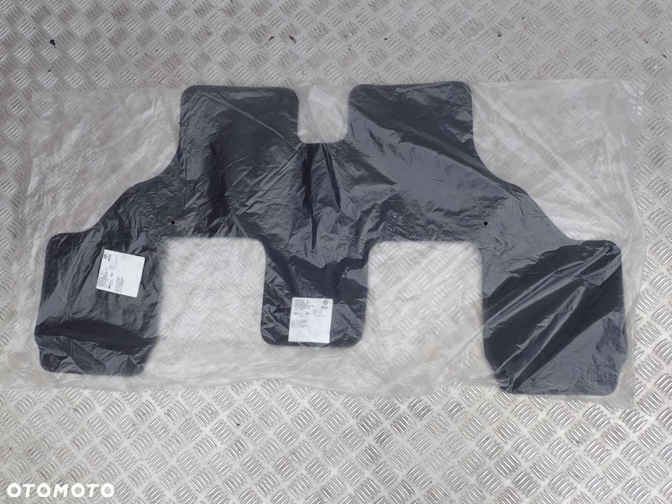 DYWANIK WELUROWY VW TOURAN 15 16 17 18 5TA864450 RADOM - 1