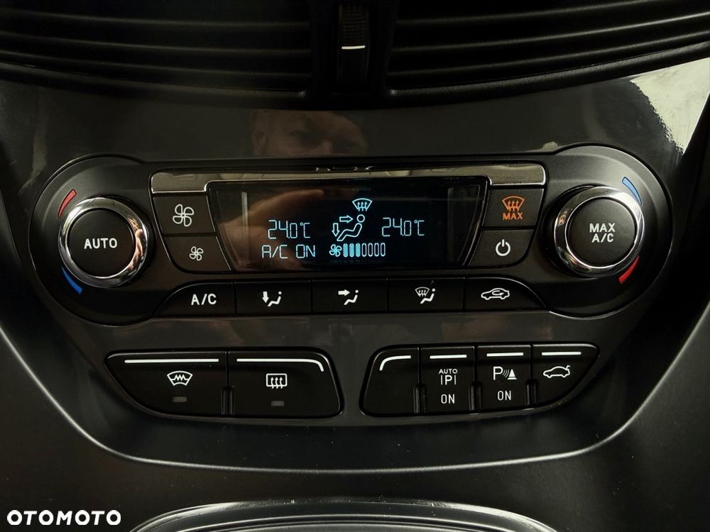 Ford Kuga 2.0 TDCi 4x4 Titanium - 27