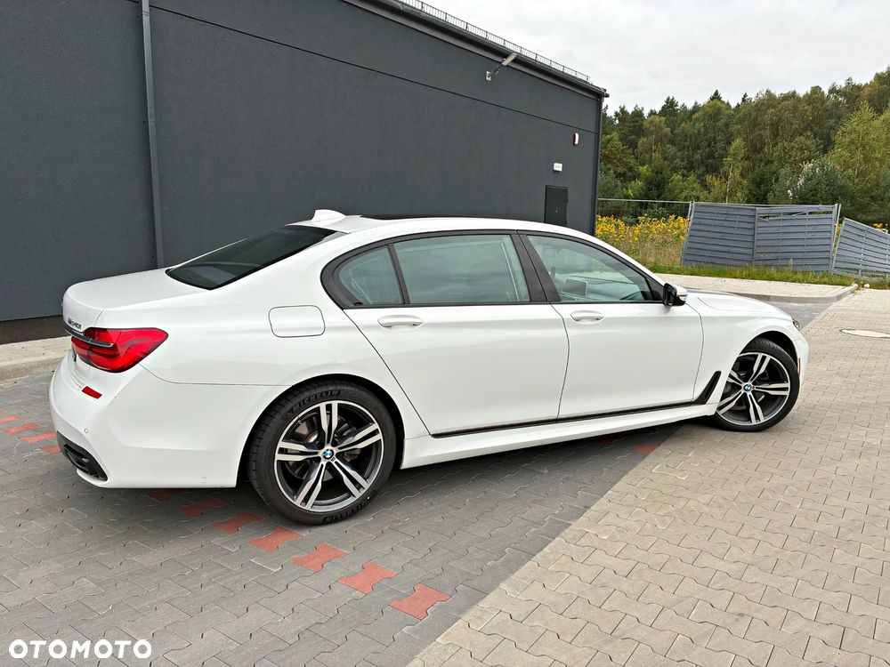 BMW Seria 7 740Li - 11