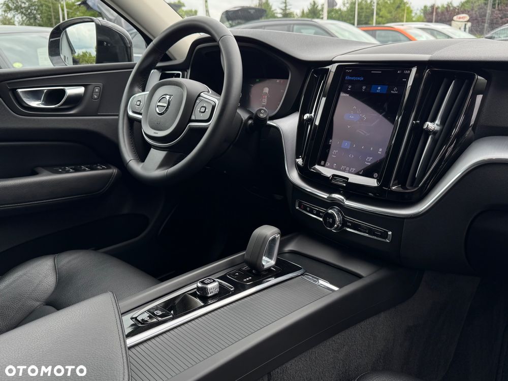 Volvo XC 60 B4 D Geartronic Momentum Pro - 28