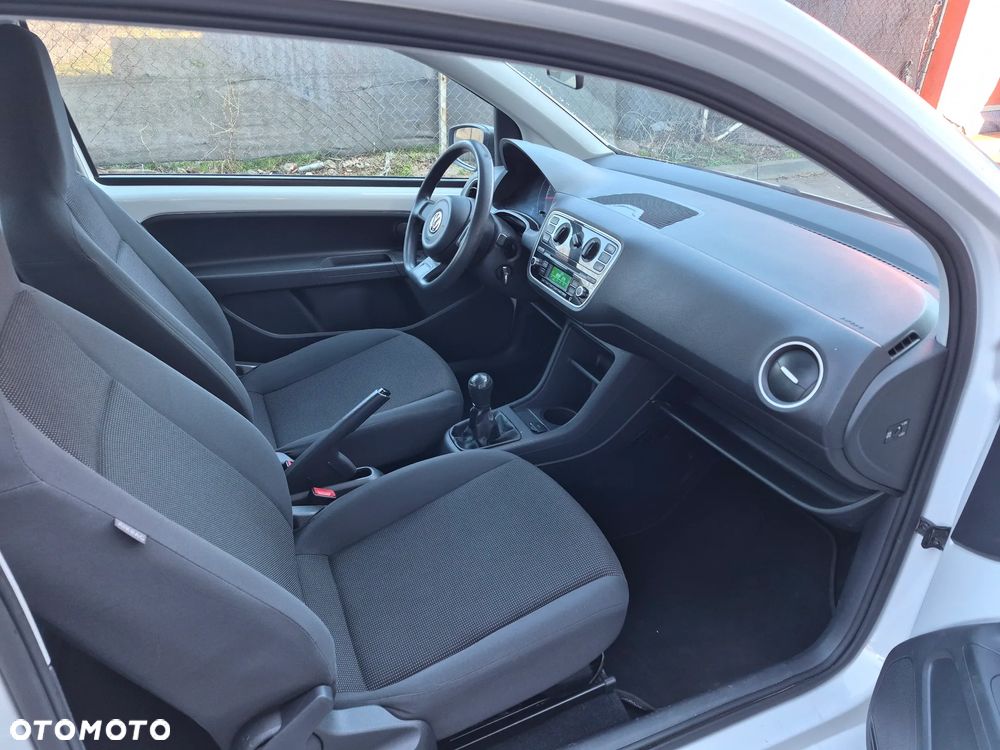 Volkswagen up! move - 7