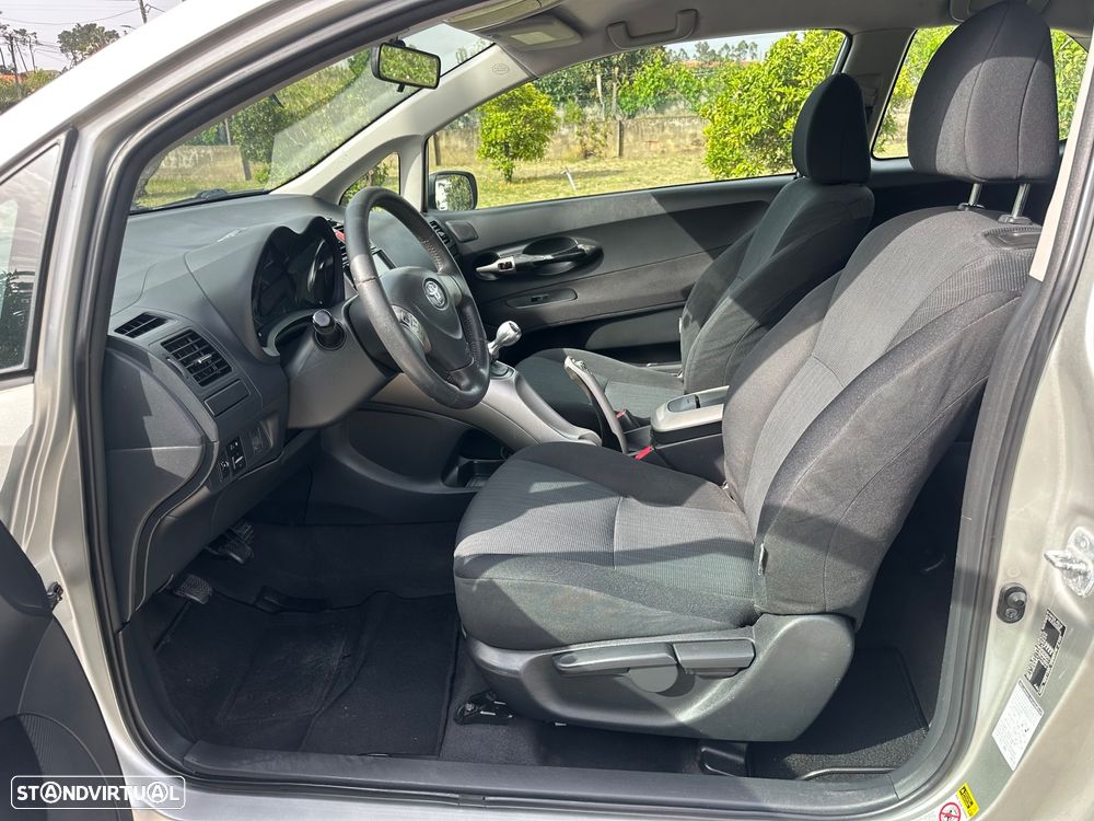 Toyota Auris 1.4 D-4D AC - 12