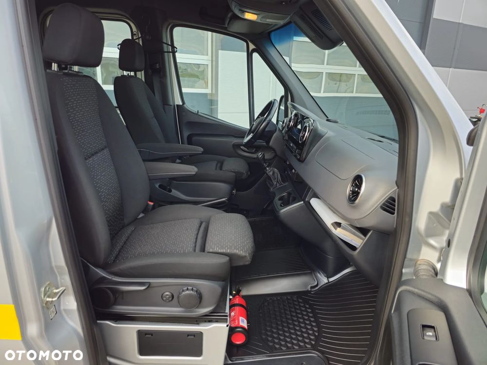 Mercedes-Benz Sprinter - 11