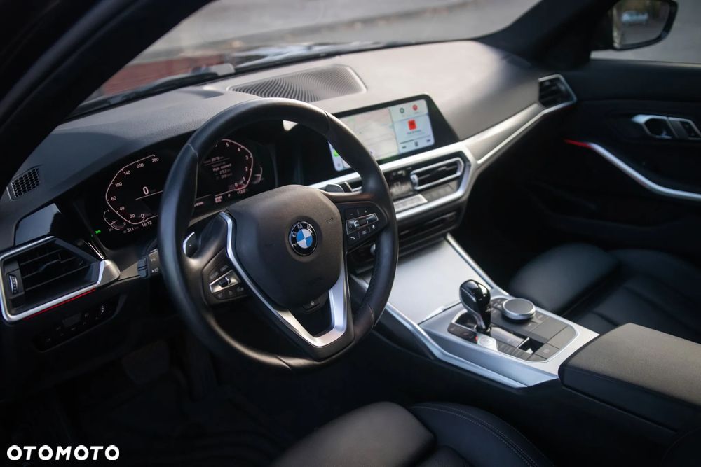 BMW Seria 3 330i xDrive Sport Line - 29