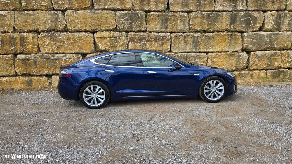 Tesla Model S - 4