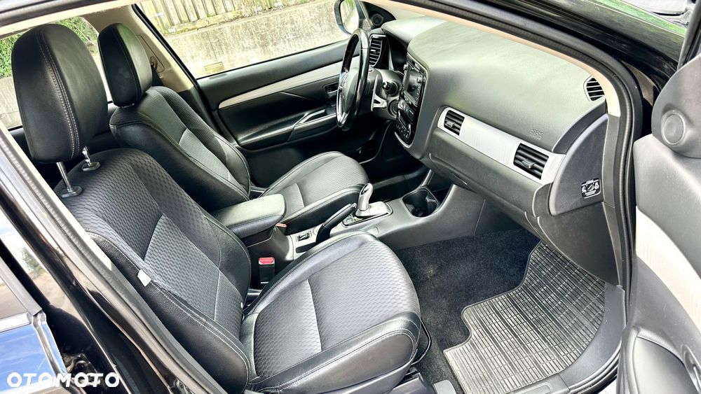 Mitsubishi Outlander 2.0 4WD Top - 17