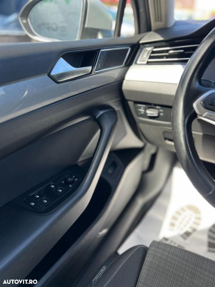 Volkswagen Passat - 19