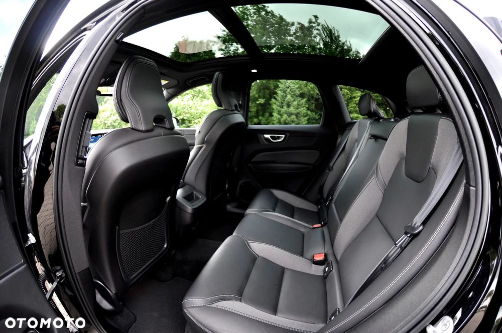 Volvo XC 60 B4 D AWD Ultimate Dark - 29