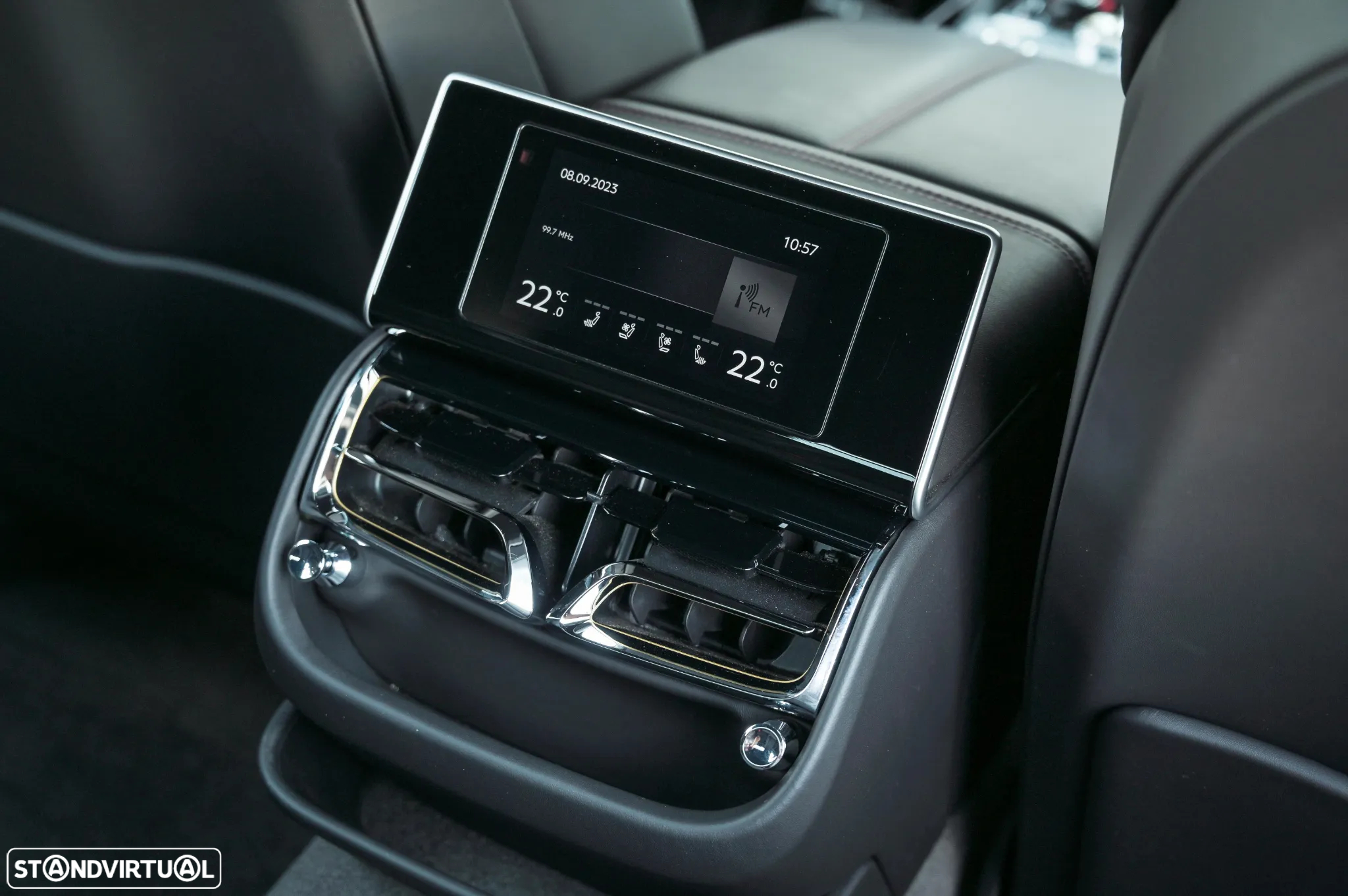 Bentley Flying Spur Hybrid - 31