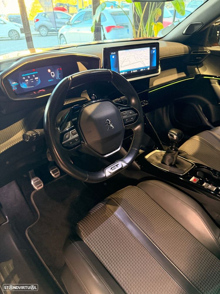 Peugeot 2008 1.2 PureTech GT Line - 21