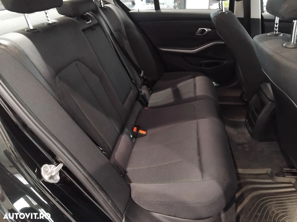 BMW Seria 3 320i xDrive AT - 28