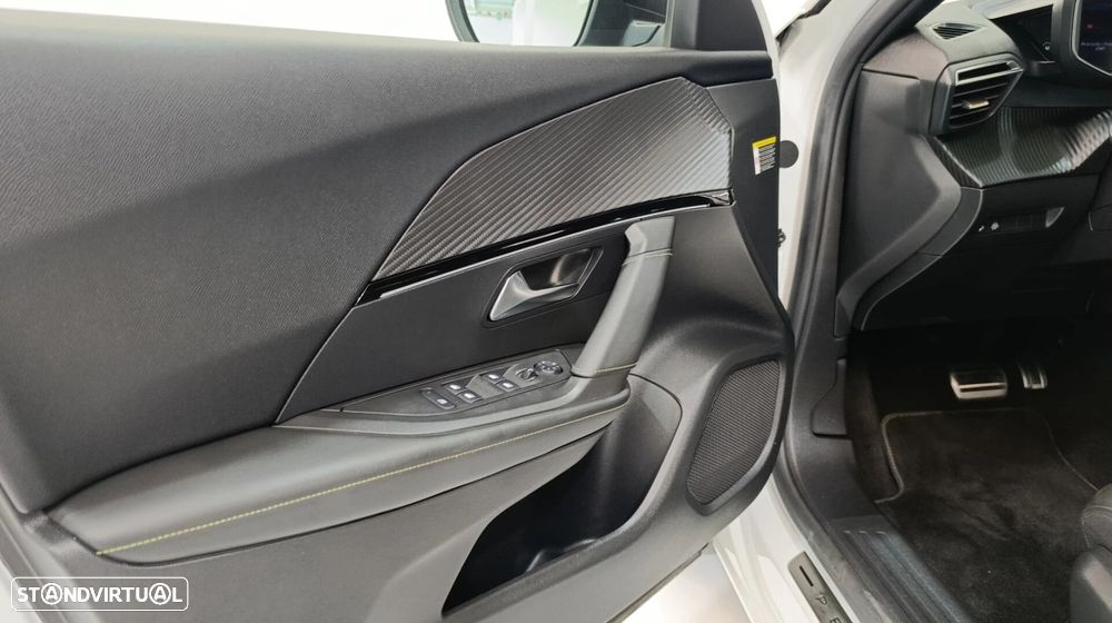 Peugeot 2008 1.2 PureTech GT Line EAT8 - 30