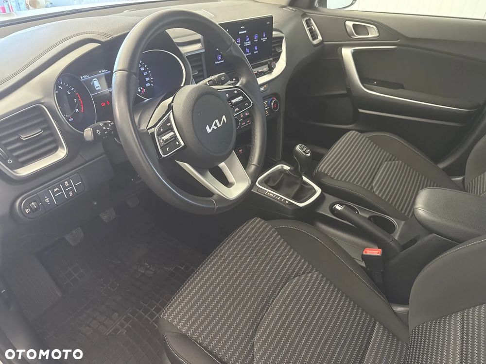 Kia Ceed 1.5 T-GDI M - 10