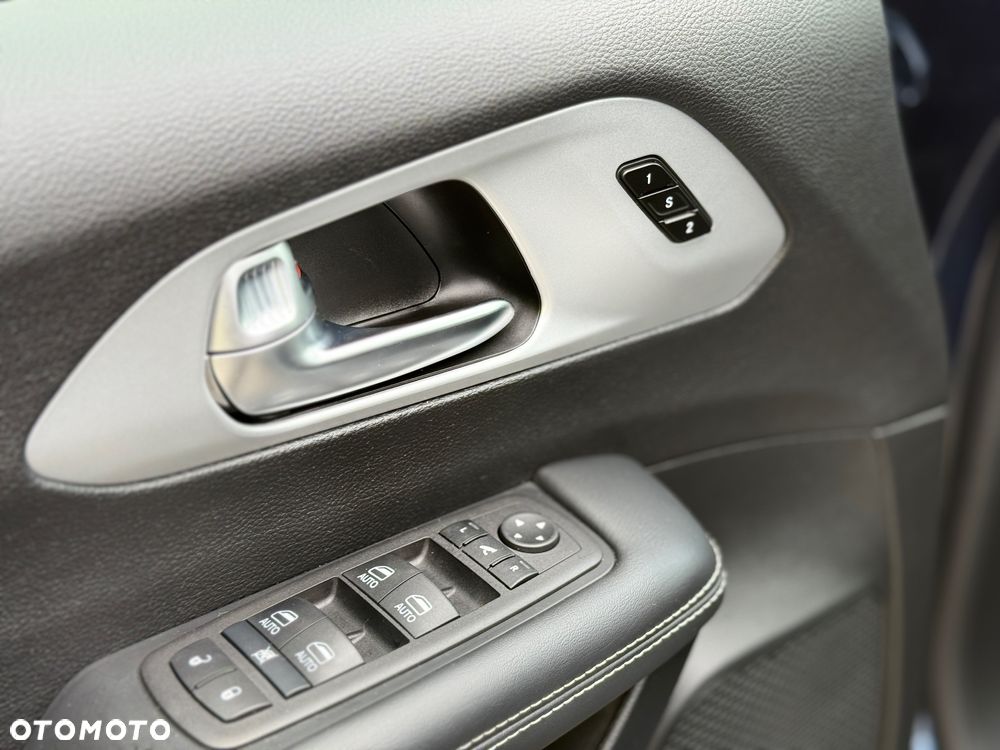 Chrysler Pacifica - 17