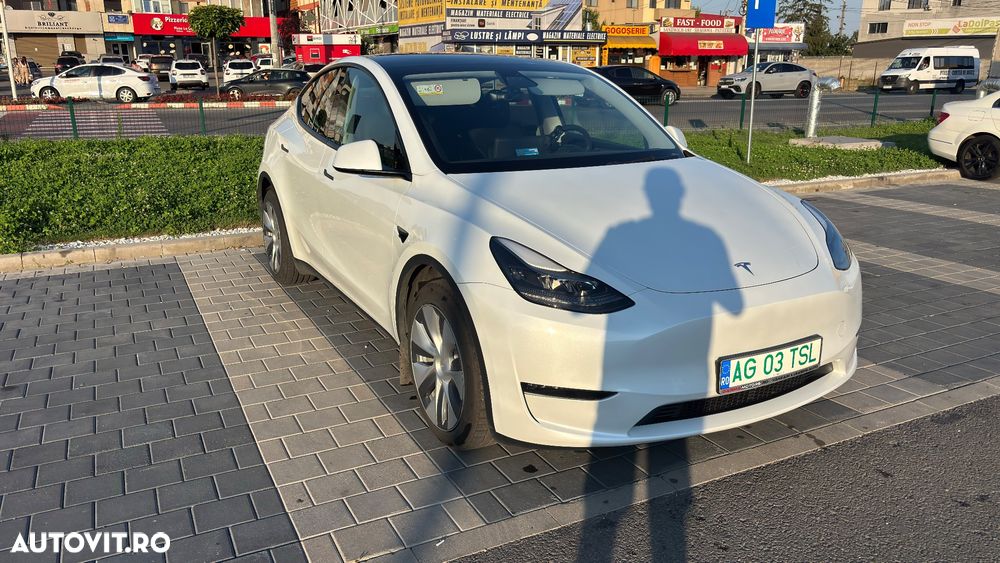 Tesla Model Y - 2