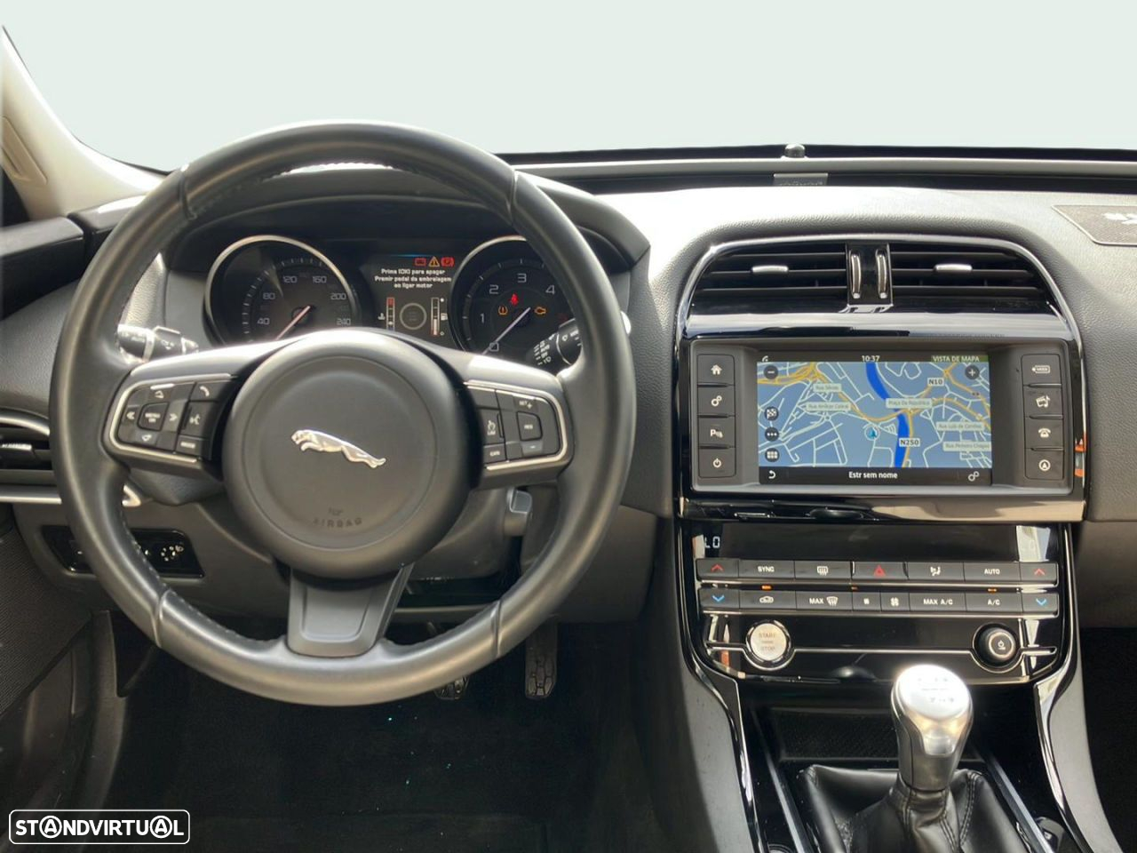 Jaguar XE - 11
