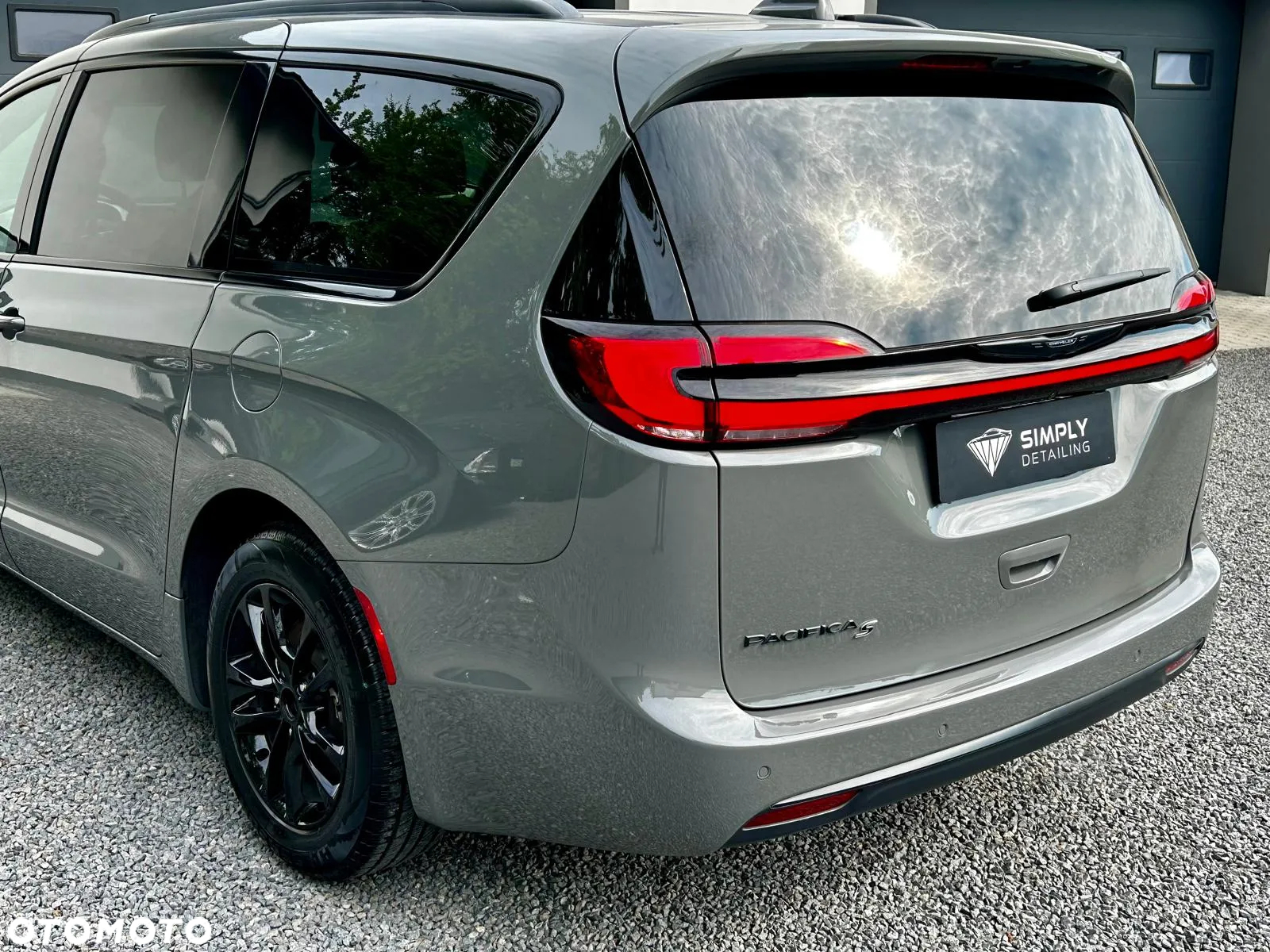 Chrysler Pacifica - 38