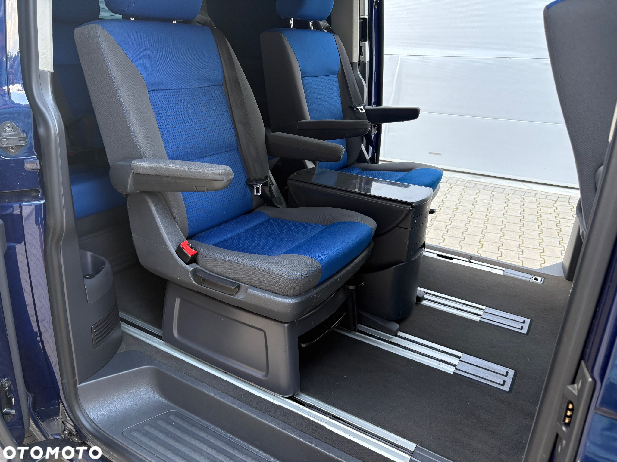 Volkswagen Multivan - 10
