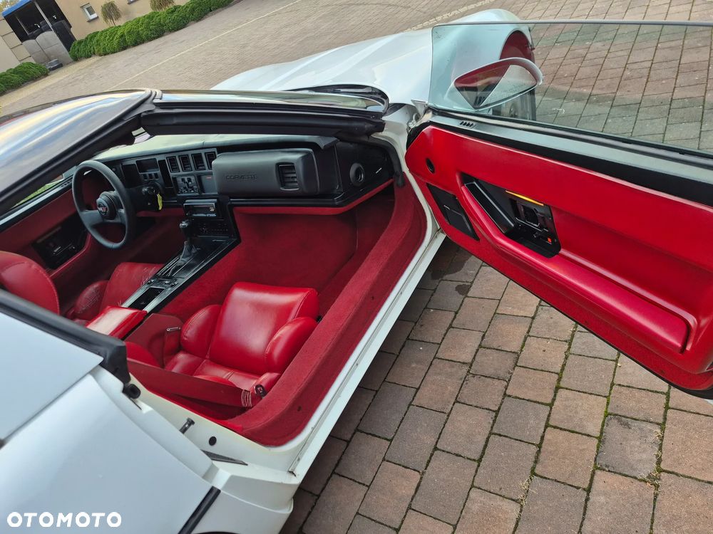 Chevrolet Corvette - 20