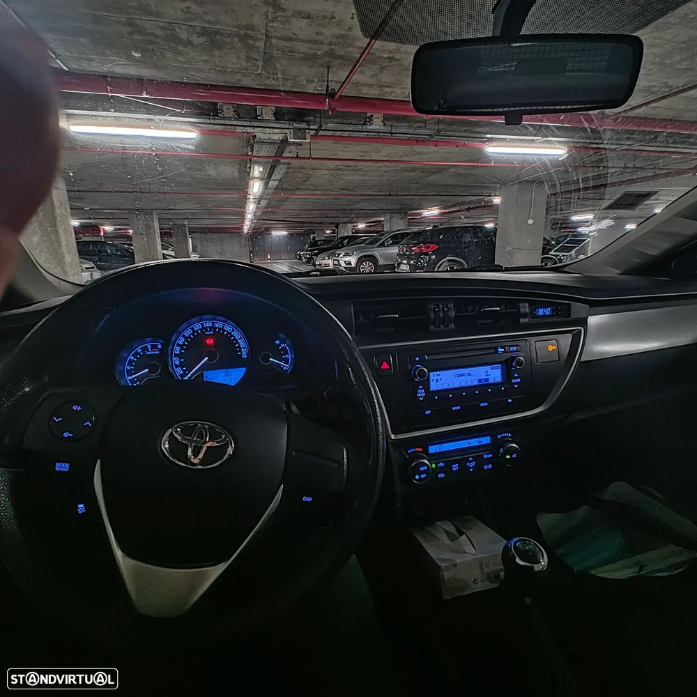 Toyota Auris Touring Sports - 8