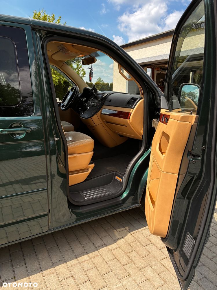 Volkswagen Multivan - 10