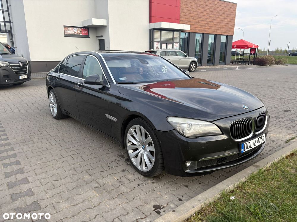 BMW Seria 7 750i L - 7