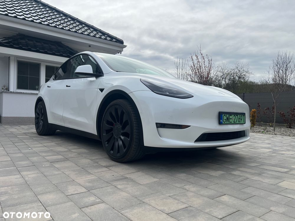 Tesla Model Y Performance AWD - 23