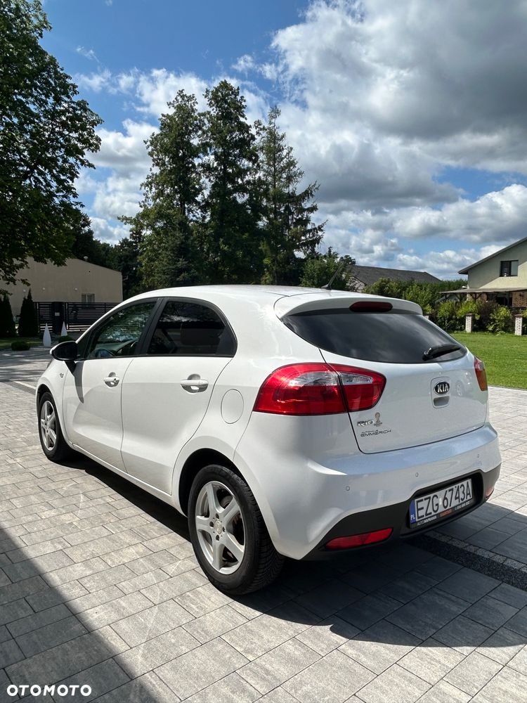 Kia Rio - 4