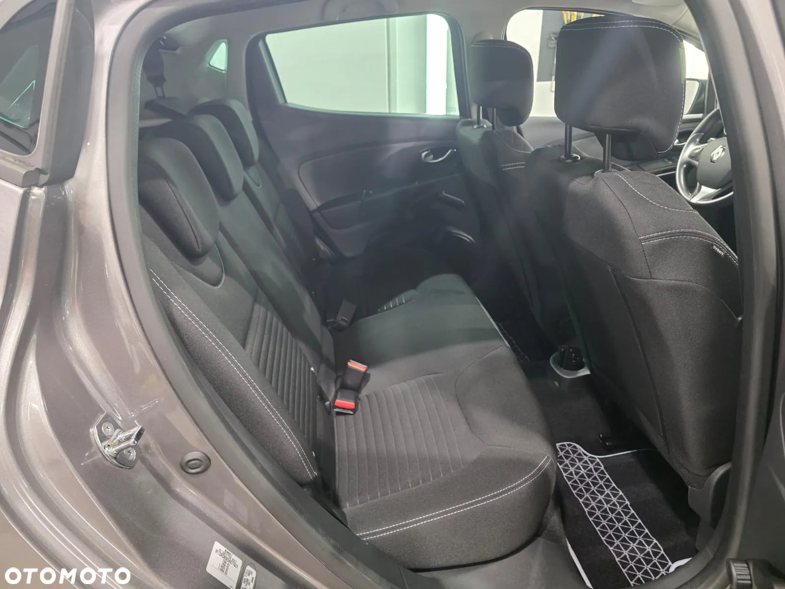 Renault Clio 1.2 16V 75 LIMITED - 37