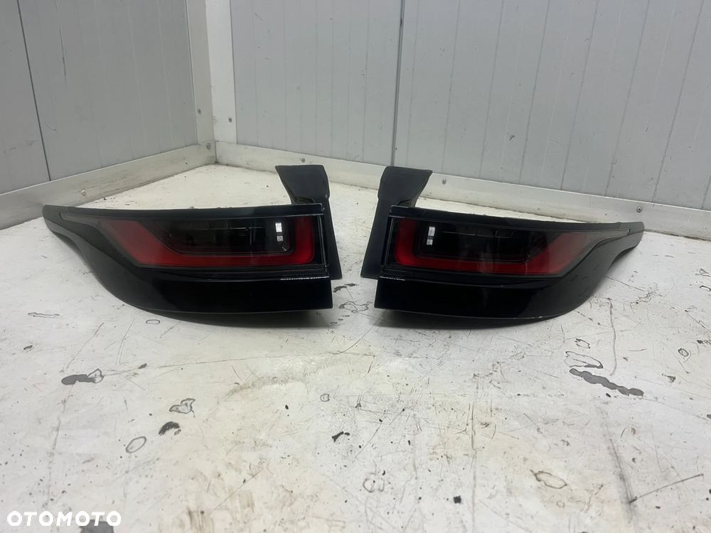 RANGE ROVER EVOQUE L551 LAMPA TYLA LEWA PRAWA - 2