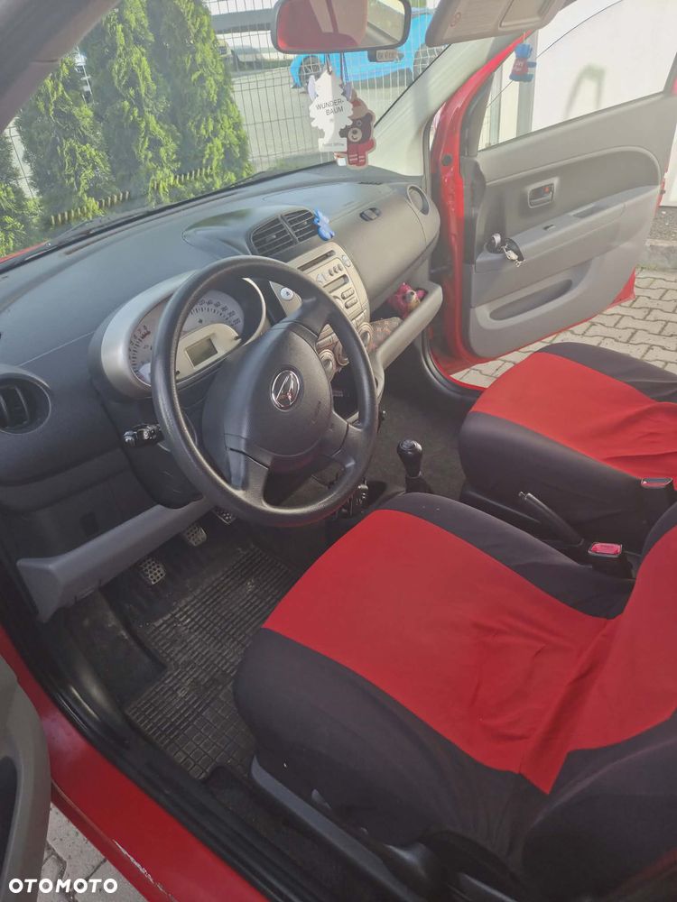 Daihatsu Sirion 1.0 - 6