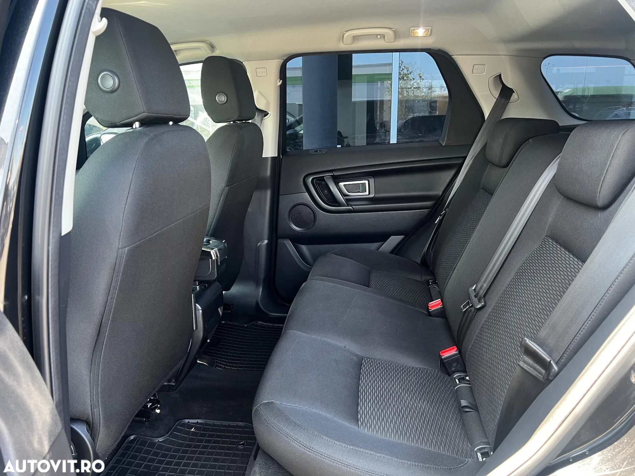 Land Rover Discovery Sport - 11