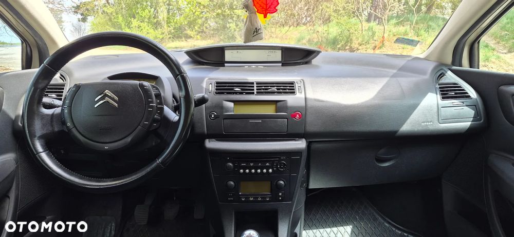 Citroën C4 1.6 16V Style - 8