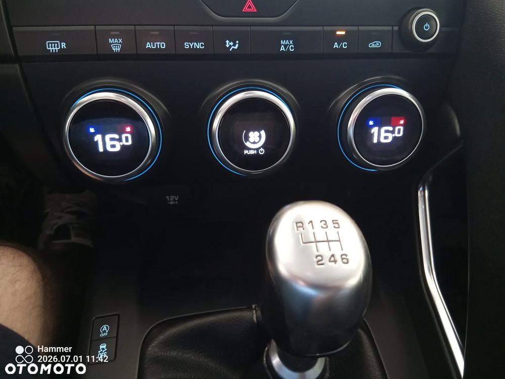 Jaguar E-Pace - 9