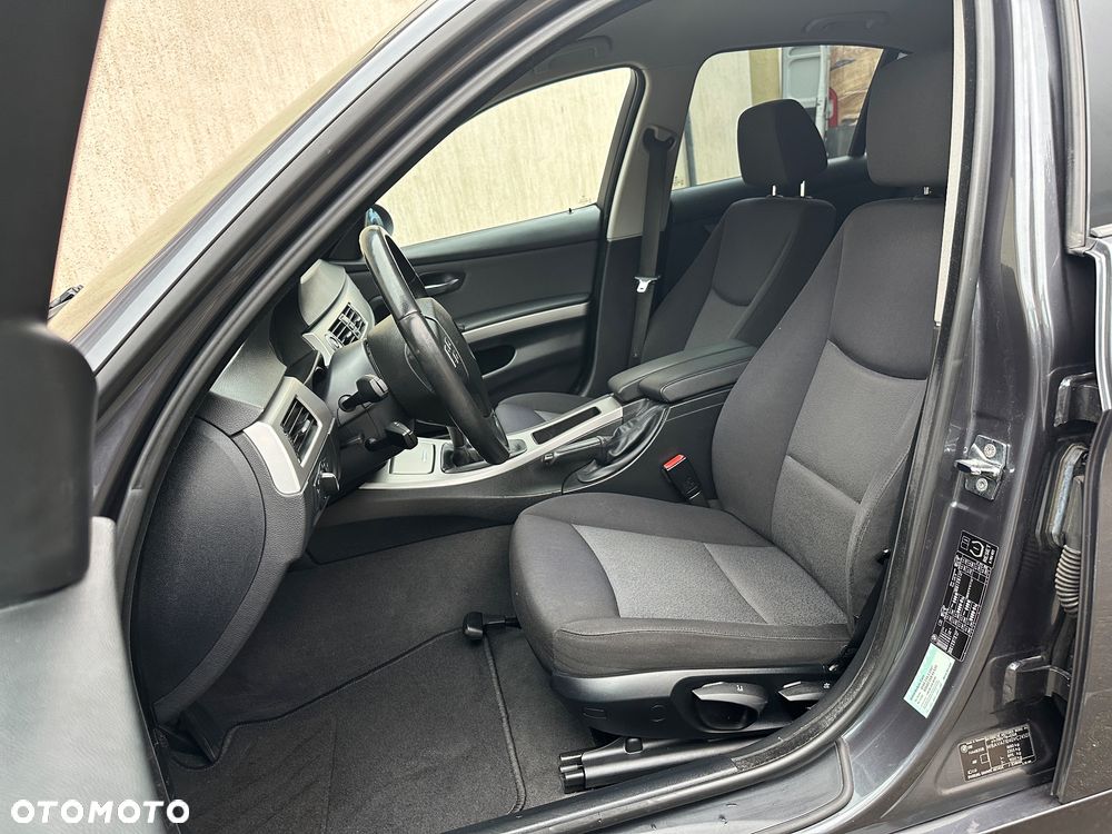 BMW Seria 3 320i - 20