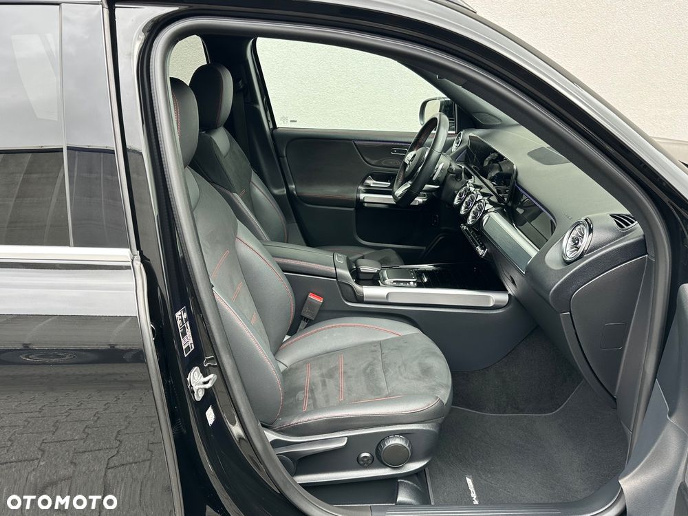 Mercedes-Benz GLB 200 4-Matic AMG Line 8G-DCT - 24