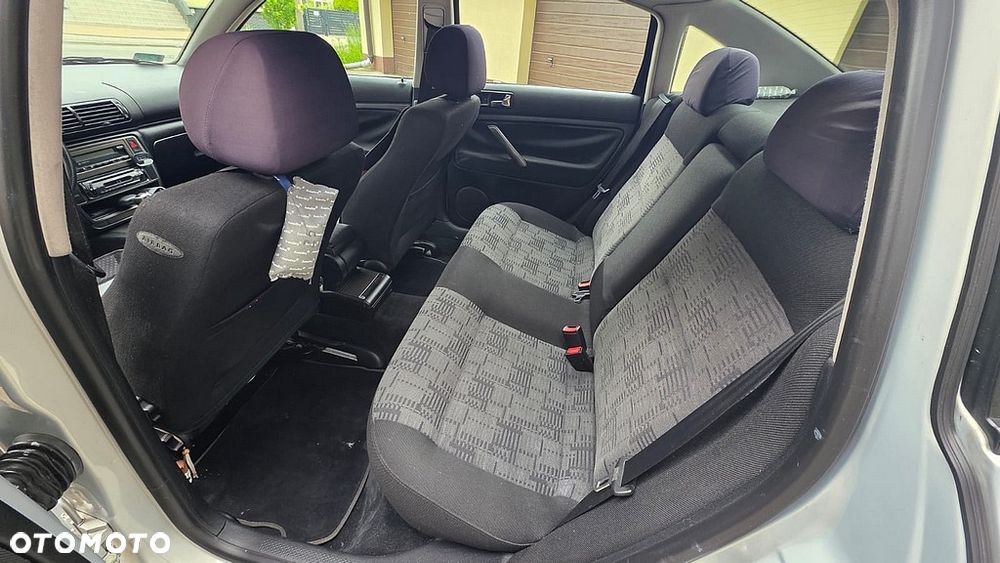 Volkswagen Passat 1.9 TDI Comfortline - 10