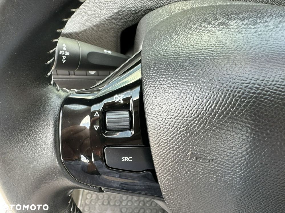 Peugeot 308 1.2 PureTech Allure Pack S&S - 19