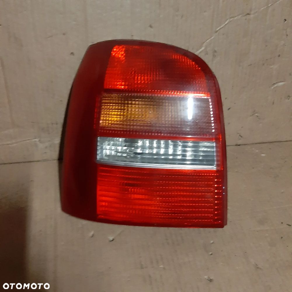 Lampa Tylna Lewa Audi A4 B5 Lift Kombi - 4