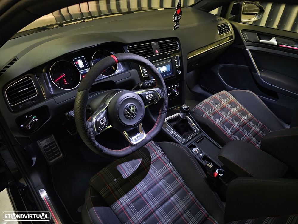 VW Golf 2.0 TSi GTi - 8